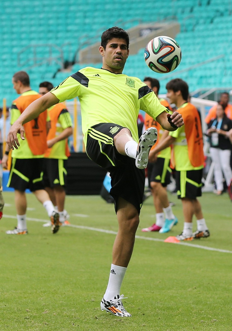 Diego Costa podczas treningu hiszpańskiej kadry /ALI HAIDER   /PAP/EPA