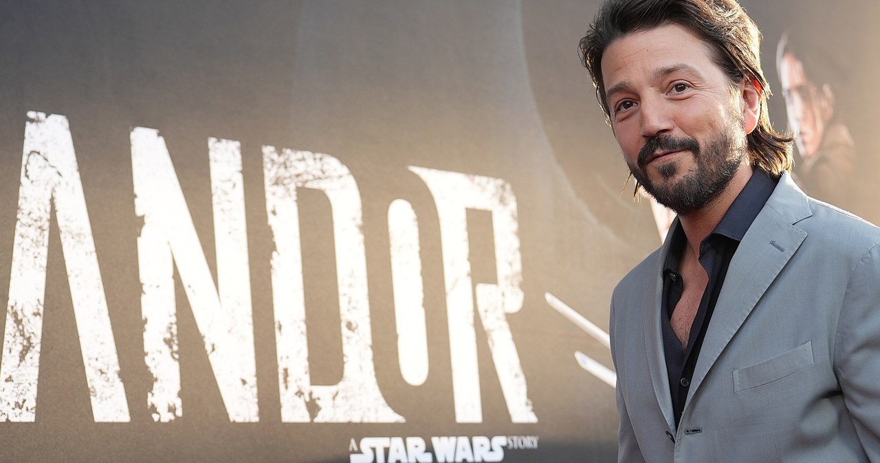 Diego Luna na premierze drugiego sezonu "Andora" /JC Olivera/Variety via Getty Images /Getty Images