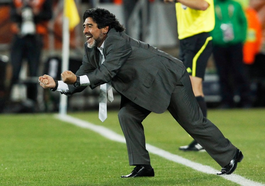Diego Maradona w 2010 roku /JONATHAN BRADY /PAP/EPA