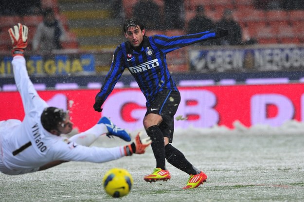 Diego Milito - "Król Śniegu". Jego cztery gole nie wystarczyły jednak Interowi do zwycięstwa /AFP