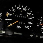 Diesel wymiata. Ten polski Mercedes 200D ma 2,7 mln km na liczniku