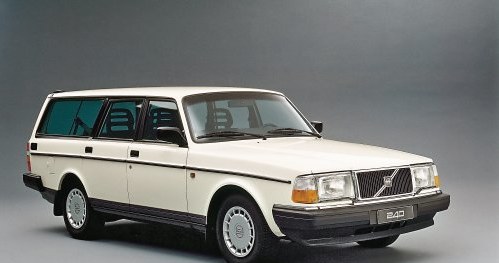 Diesle z lat 80-tych niczym nie zachwycają. Wersje benzynowe są dużo ciekawsze. /Volvo