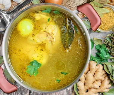 Dieta bogata w kolagen, wapń i witaminę D. Co jeść na mocne kości i stawy?