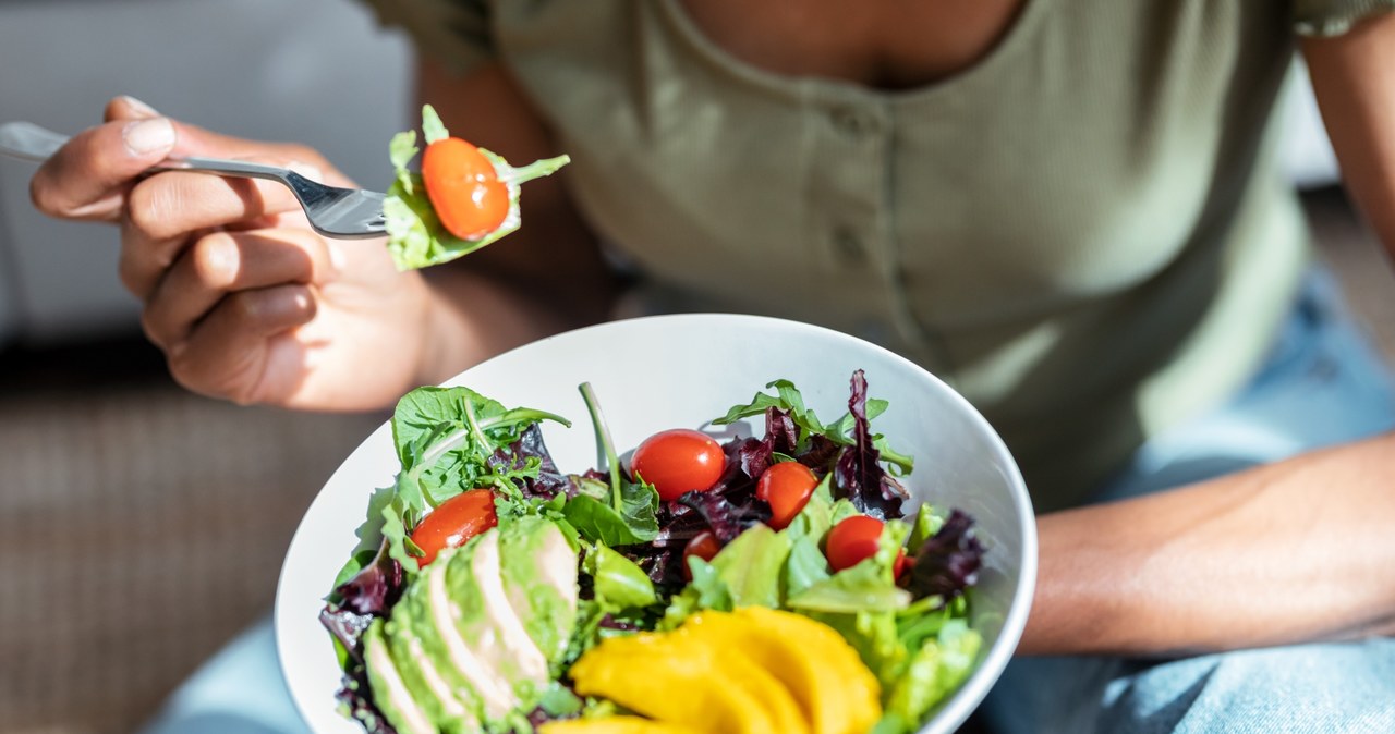 Dieta dr Weila skupia się na spożywaniu produktów świeżych i nieprzetworzonych /123RF/PICSEL