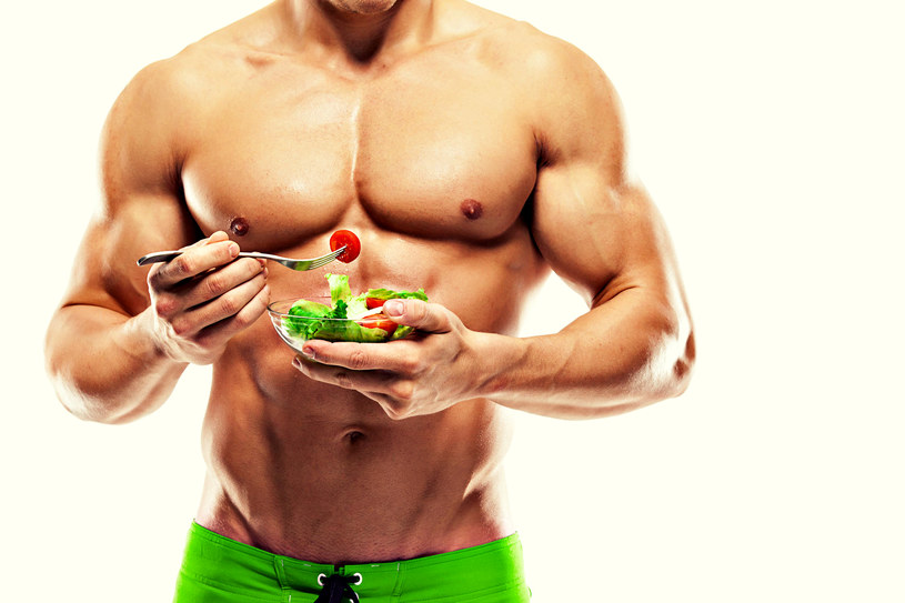 Dieta, którą należy stosować przy budowaniu mięśni powinna być "czysta" /123RF/PICSEL