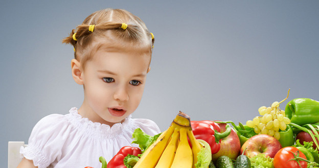 Dietę wegetariańską najlepiej wprowadzać pod okiem pediatry. /123RF/PICSEL