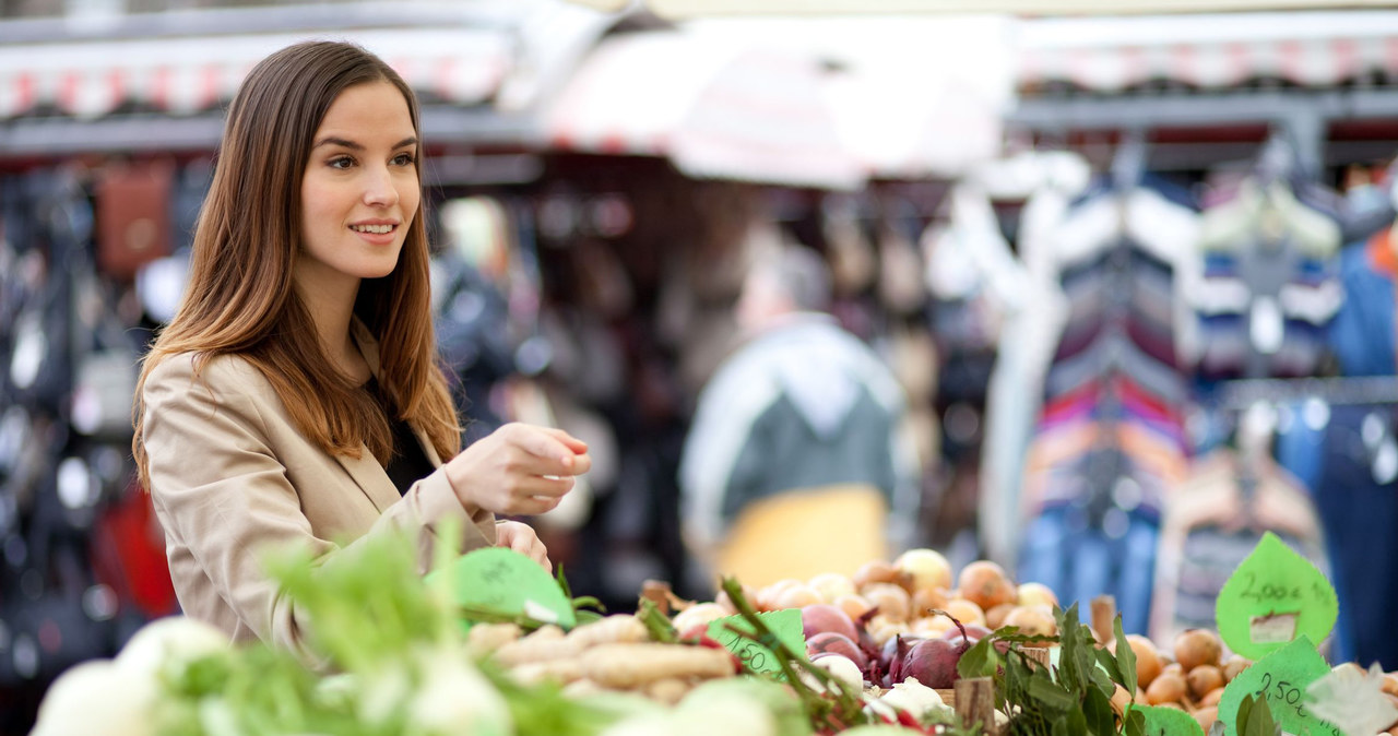 Dietetycy i lekarze zalecają spożywanie produktów jak najmniej przetworzonych - jednym słowem, unikajmy etykiet /123RF/PICSEL