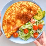 Dietetyczny omlet na śniadanie. Jedz, ile chcesz, a waga i tak nie wzrośnie 