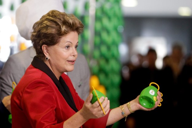 Dilma Rousseff i caxirole /FERNANDO BIZERRA JR   /PAP/EPA