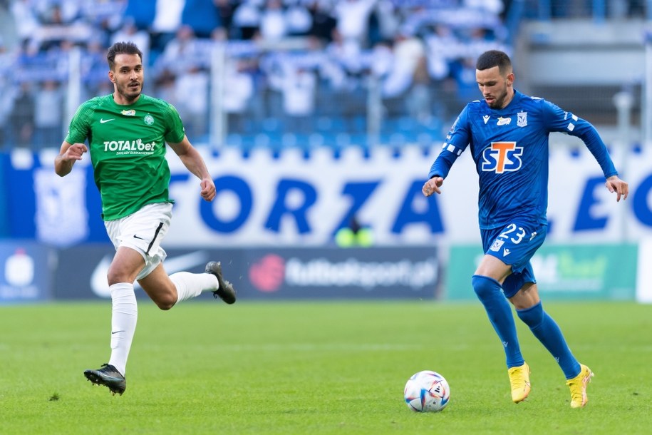 Dimitris Stavropoulos (Warta Poznań) i Kristoffer Velde (Lech Poznań) /	Jakub Kaczmarczyk   /PAP