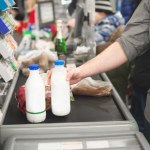 Dino, Biedronka i Lidl. Kiedy można domagać się obniżenia ceny po zakupie?