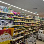 Dino ruszyło z promocjami na kawę i chemię. Drugi produkt za 1 zł przyciąga uwagę