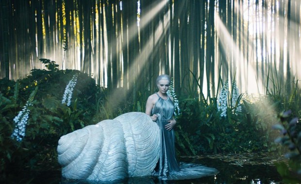 Dior szyje "sukienki dla lalek". Dostają je najwierniejsze klientki