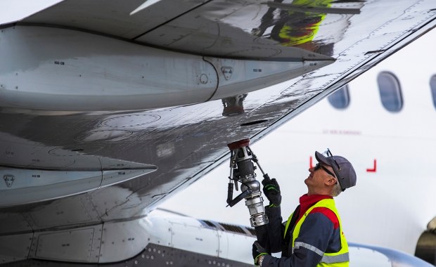 ​"Dire Straits". Na tyle tygodni Europie starczy paliwa lotniczego