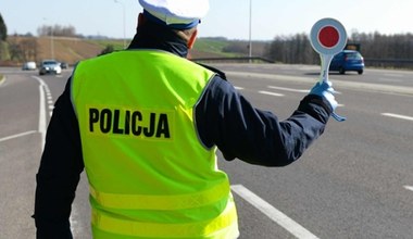 Dla 100 zł zmarnował 26 lat pracy. Policjant z Opola wydalony ze służby