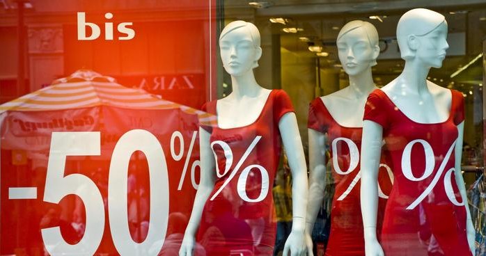 Dla branży odzieżowej otwarcie sklepów wcale nie oznacza końca koronakryzysu /Deutsche Welle