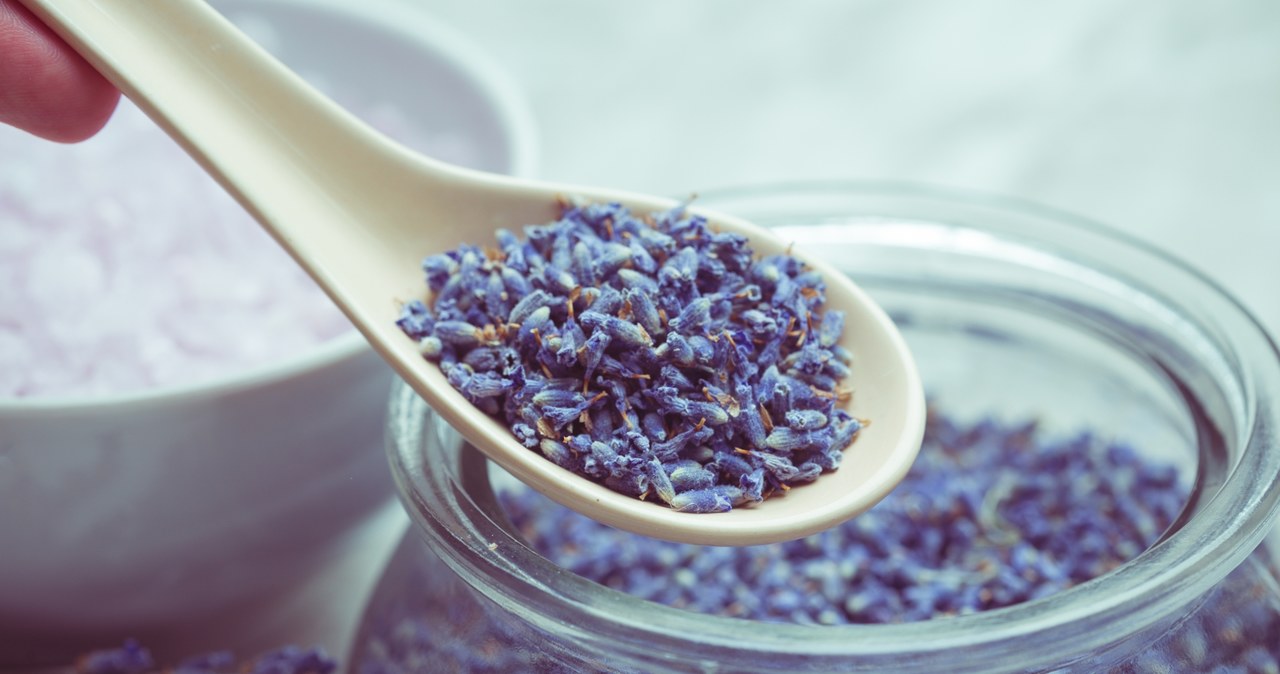 Lavender/123RF/PICSEL é adequado para peles oleosas, mistas e maduras sem brilho.