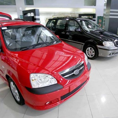 Dla czeskich firm samochody osobowe będą tańsze o 16 procent /AFP