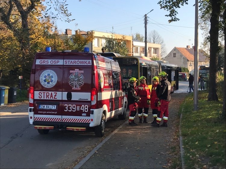 Dla ewakuowanych mieszkańców podstawiono autobusy /Paweł Pyclik /RMF FM