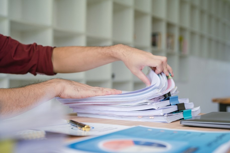 Dla kogo skrócony dzień pracy? /Shutterstock