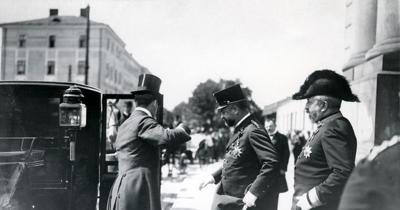 Dla mieszkańców Galicji Wiedeń był za miedzą... Na zdjęciu z 1900 roku przyjazd dostojnika austriackiego do Lwowa /z arch. Izy Wojciechowskiej /Agencja FORUM