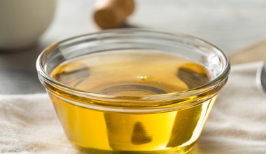 Dla seniorów jest jak naturalne lekarstwo. Ten olej chroni serce, pomaga w zasypianiu i poprawia pamięć