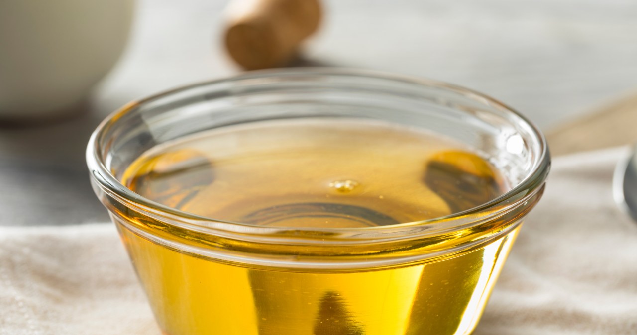 Dla seniorów ten olej jest jak naturalne lekarstwo. Nie wolno go jednak przedawkować. /bhofack2 /123RF/PICSEL