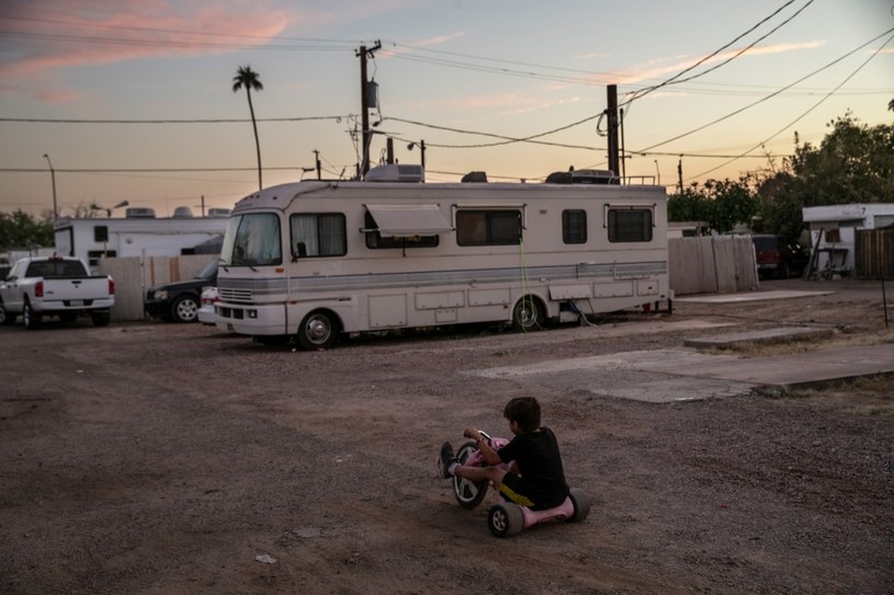 Dla wielu rodzin dom na kółkach jest ratunkiem przed bezdomnością /John Moore/Getty Images /Getty Images