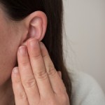 Dlaczego ciągle dzwoni w uszach? Nowe odkrycie wskazuje na serotoninę w mózgu