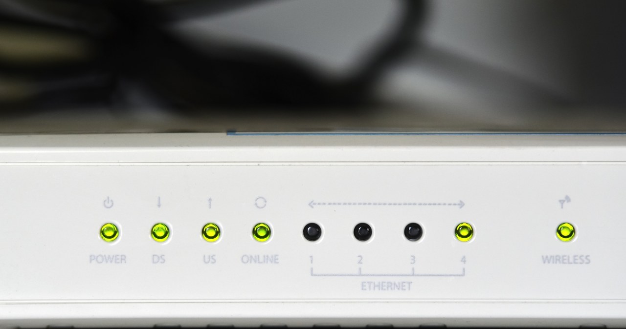 Dlaczego diody na routerze Wi-Fi mrugają? Dzięki ich barwie lub systematyczności migania możemy dowiedzieć się o ewentualnych usterkach /materiał zewnętrzny