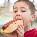 Dlaczego dzieci nie powinny jeść hot-dogów?