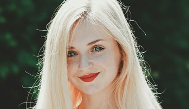 Dlaczego farbowane włosy blond żółkną. Co zmienia zimny blond w słomiany?