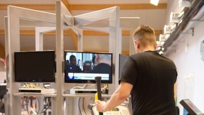 Dlaczego jedne sportowe koszulki śmierdzą bardziej niż inne