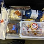 Dlaczego jedzenie w samolotach smakuje tak beznadziejnie?