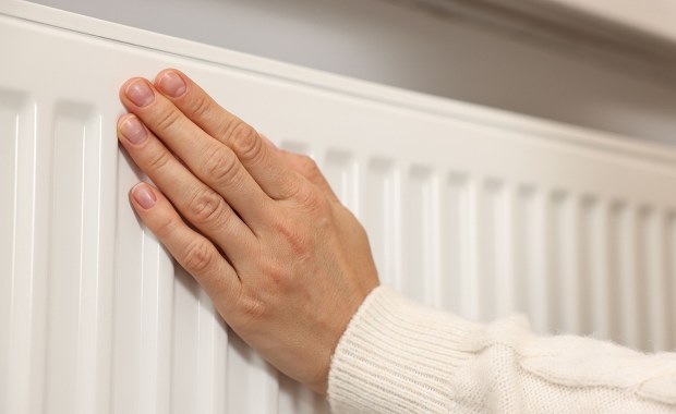 Dlaczego kaloryfer nie grzeje? Wystarczy 10 minut, aby to naprawić
