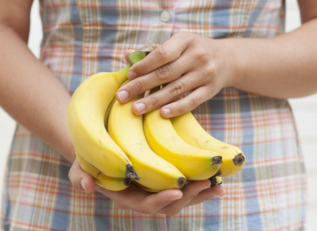 Dlaczego kobiety powinny jeść banany? /123RF/PICSEL