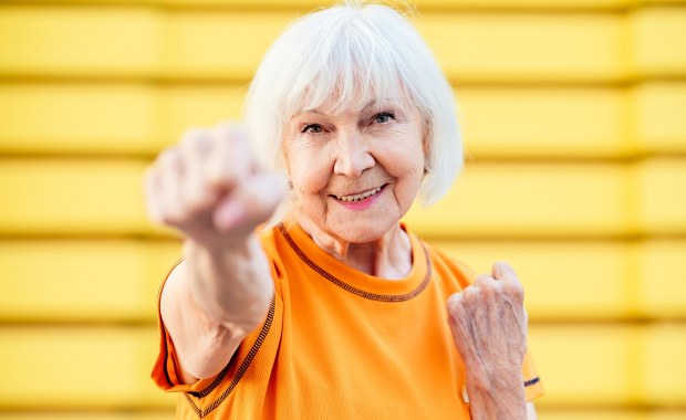 Dlaczego kobiety żyją dłużej od mężczyzn? Poznaj tajemnicę ich długowieczności