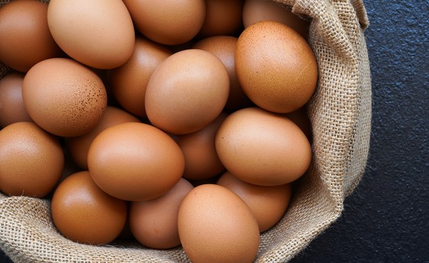 Dlaczego masło tanieje, a jajka drożeją?
