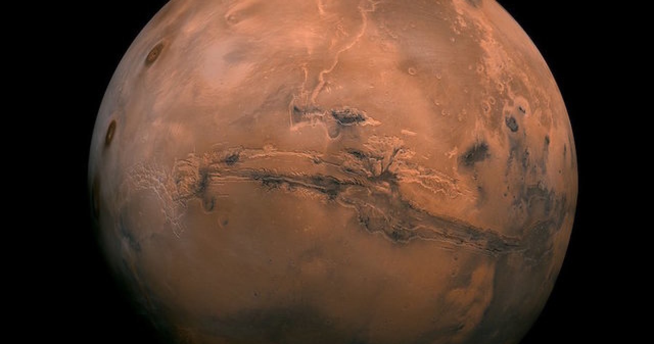 Dlaczego na nowych zdjęciach od NASA Mars nie jest już czerwony? /123RF/PICSEL