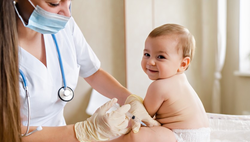 Dlaczego najmłodsze dzieci wciąż nie dostają szczepionki przeciwko Covid-19?