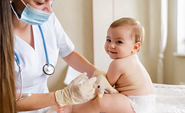 Dlaczego najmłodsze dzieci wciąż nie dostają szczepionki przeciwko Covid-19?