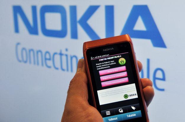 Dlaczego Nokia przegrywa w smartfonowych rankingach? /AFP