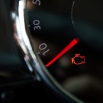 Dlaczego pali się "check engine"? Często chodzi o błąd P0171