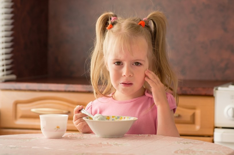 Dlaczego polskie dzieci nie jedzą śniadań? /123RF/PICSEL