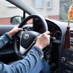 Dlaczego samochód drży w czasie jazdy? Oto, co trzeba sprawdzić