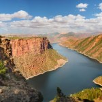 Dlaczego ta rzeka płynie "pod górę"? Eksperci rozwiązują zagadkę