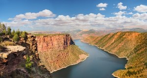 Dlaczego ta rzeka płynie "pod górę"? Eksperci rozwiązują zagadkę