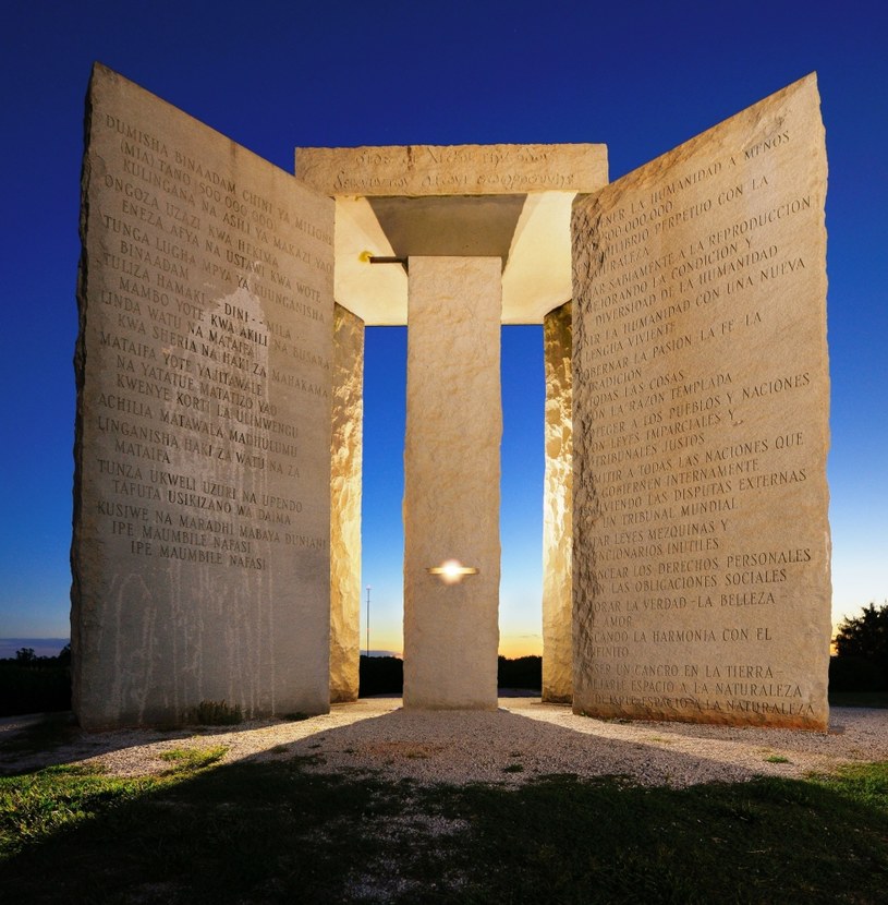 Dlaczego tajemnicze zapisy na Georgia Guidestones w ogóle powstały? /123RF/PICSEL