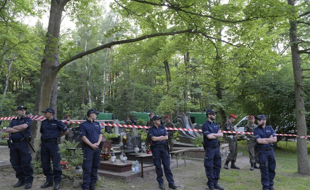 Dlaczego TK nie rozpatrzył sprawy ekshumacji smoleńskich? "Sąd wykazał się nieznajomością przepisów"