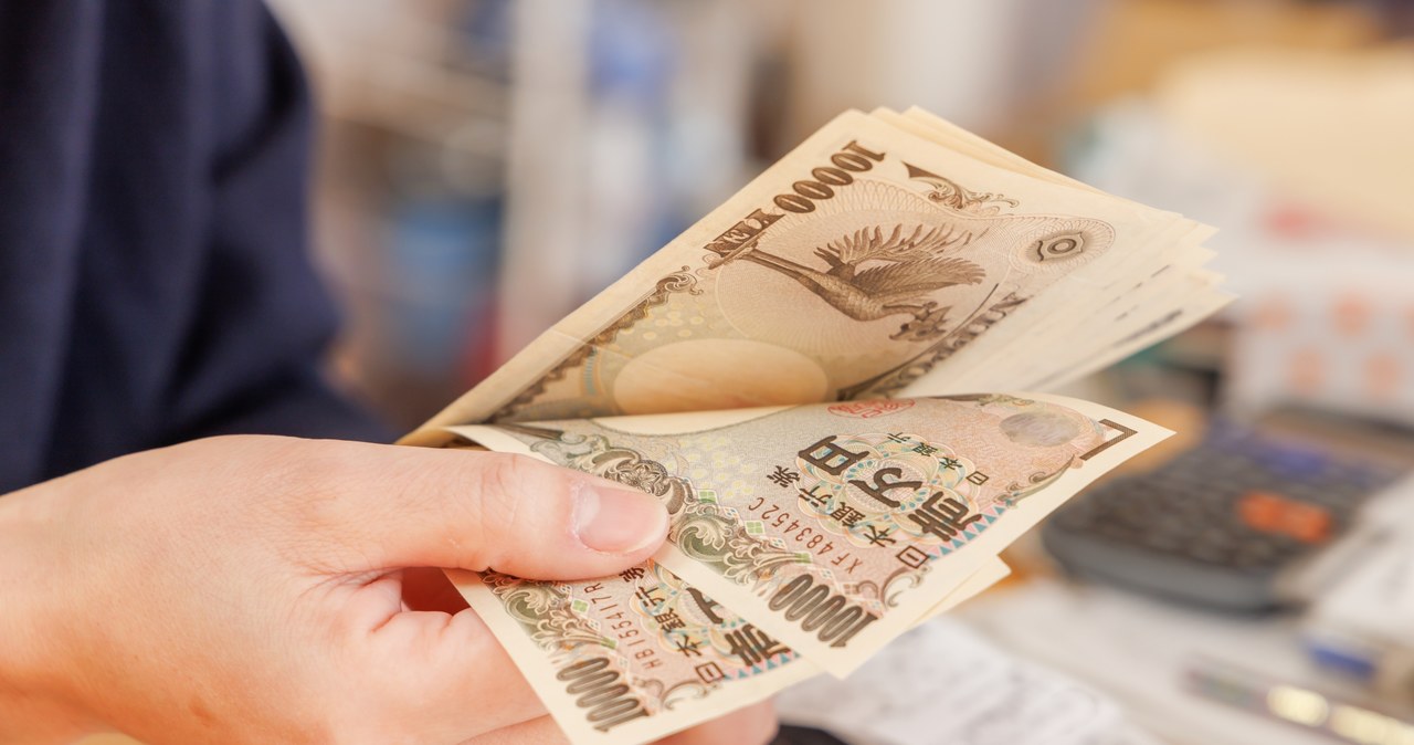 Dlaczego w Japonii wciąż utrzymuje się silny popyt na gotówkę? /123RF/PICSEL